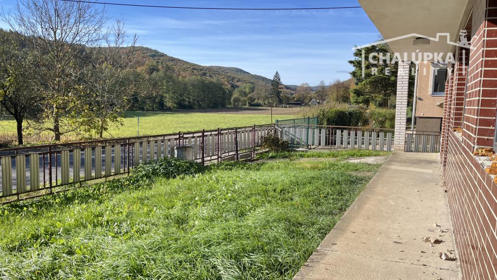 Veľký dom 7+1 s garážou a 1784 m2 pozemkom v Prašníku pri Piešťanoch