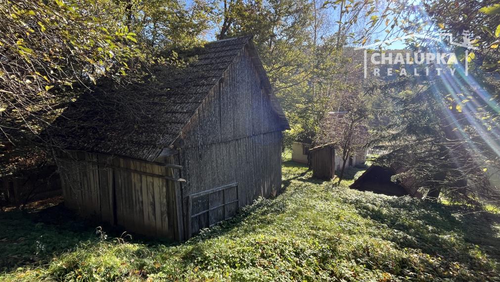 Veľký dom 7+1 s garážou a 1784 m2 pozemkom v Prašníku pri Piešťanoch