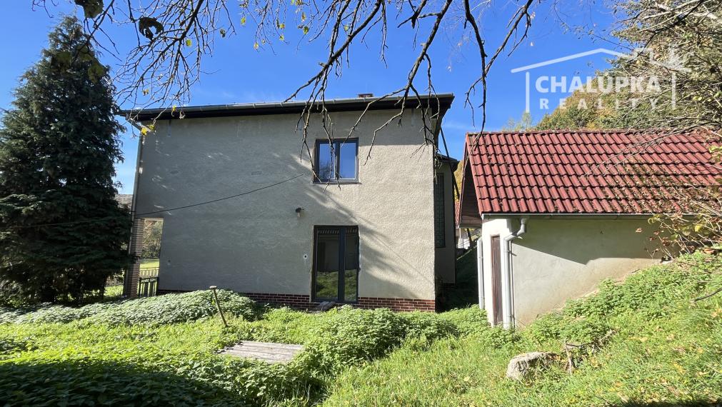 Veľký dom 7+1 s garážou a 1784 m2 pozemkom v Prašníku pri Piešťanoch