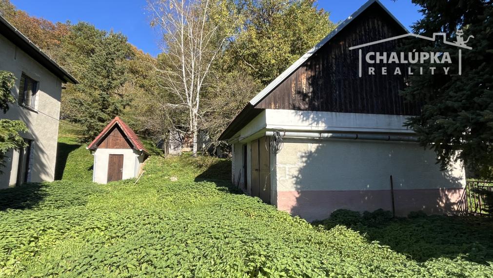 Veľký dom 7+1 s garážou a 1784 m2 pozemkom v Prašníku pri Piešťanoch