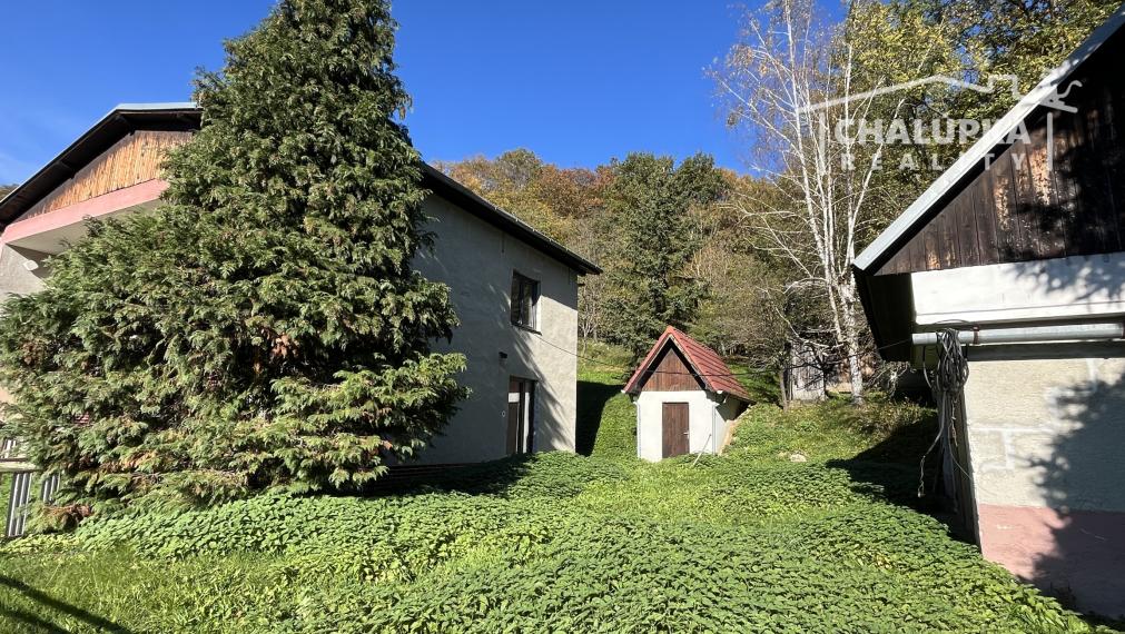 Veľký dom 7+1 s garážou a 1784 m2 pozemkom v Prašníku pri Piešťanoch