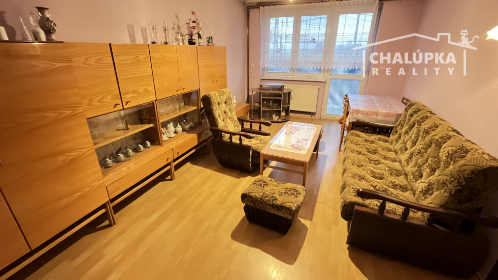 Tehlový 3-izbový byt s lodžiou, vl. kúrenie, veľký dvor, Nemšová časť Kľúčové