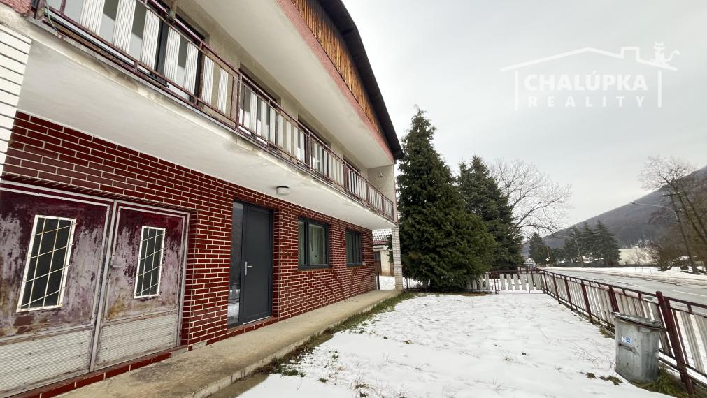 Veľký dom 7+1 s garážou a 1784 m2 pozemkom v Prašníku pri Piešťanoch