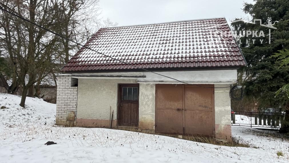 Veľký dom 7+1 s garážou a 1784 m2 pozemkom v Prašníku pri Piešťanoch