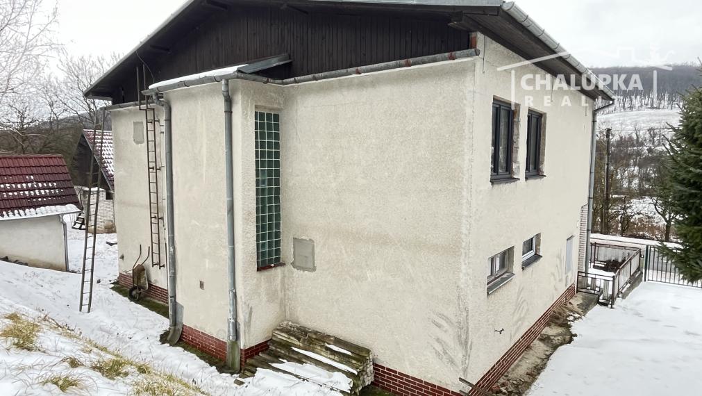 Veľký dom 7+1 s garážou a 1784 m2 pozemkom v Prašníku pri Piešťanoch