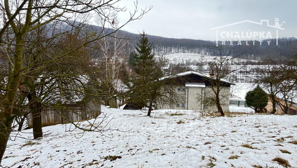 Veľký dom 7+1 s garážou a 1784 m2 pozemkom v Prašníku pri Piešťanoch