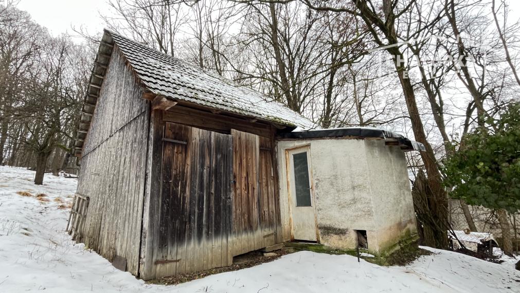Veľký dom 7+1 s garážou a 1784 m2 pozemkom v Prašníku pri Piešťanoch