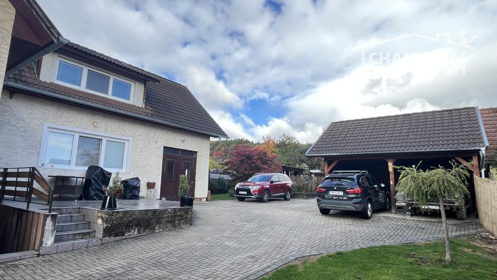 Rodinný dom 6+1 s garážou, 2-prístreškom a krásnym 2066 m2 pozemkom, Dubodiel