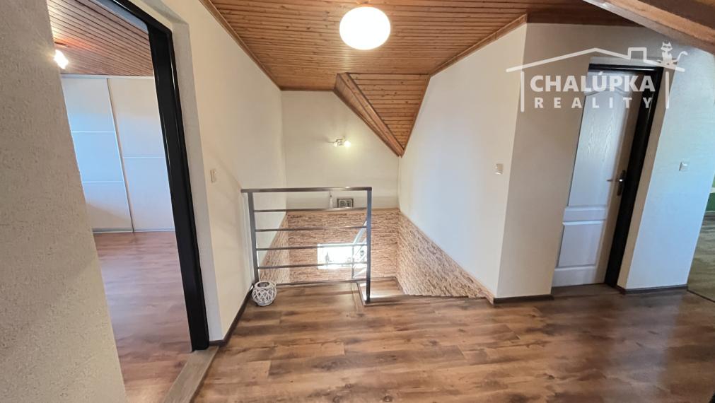 Rodinný dom 6+1 s garážou, 2-prístreškom a krásnym 2066 m2 pozemkom, Dubodiel