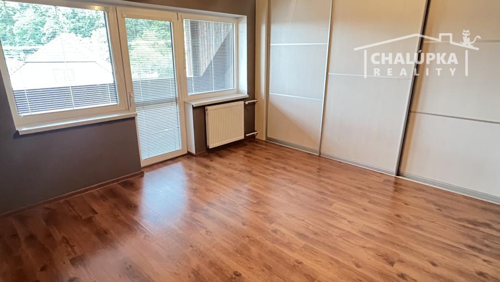 Rodinný dom 6+1 s garážou, 2-prístreškom a krásnym 2066 m2 pozemkom, Dubodiel