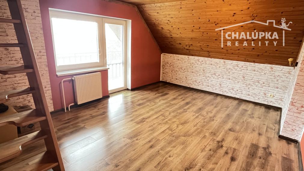 Rodinný dom 6+1 s garážou, 2-prístreškom a krásnym 2066 m2 pozemkom, Dubodiel