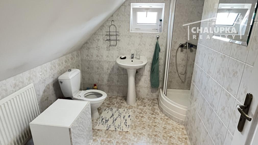 Rodinný dom 6+1 s garážou, 2-prístreškom a krásnym 2066 m2 pozemkom, Dubodiel