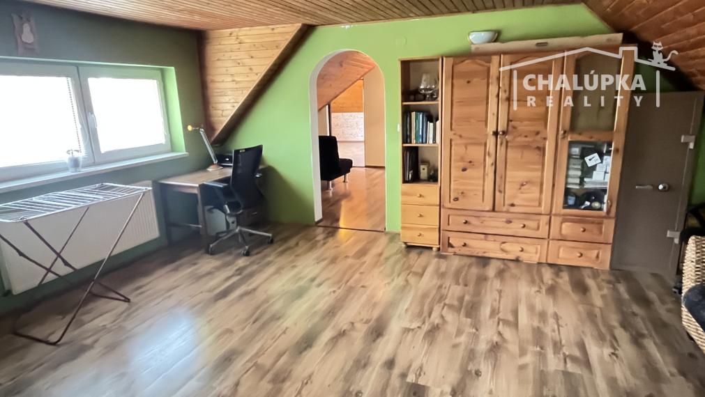 Rodinný dom 6+1 s garážou, 2-prístreškom a krásnym 2066 m2 pozemkom, Dubodiel