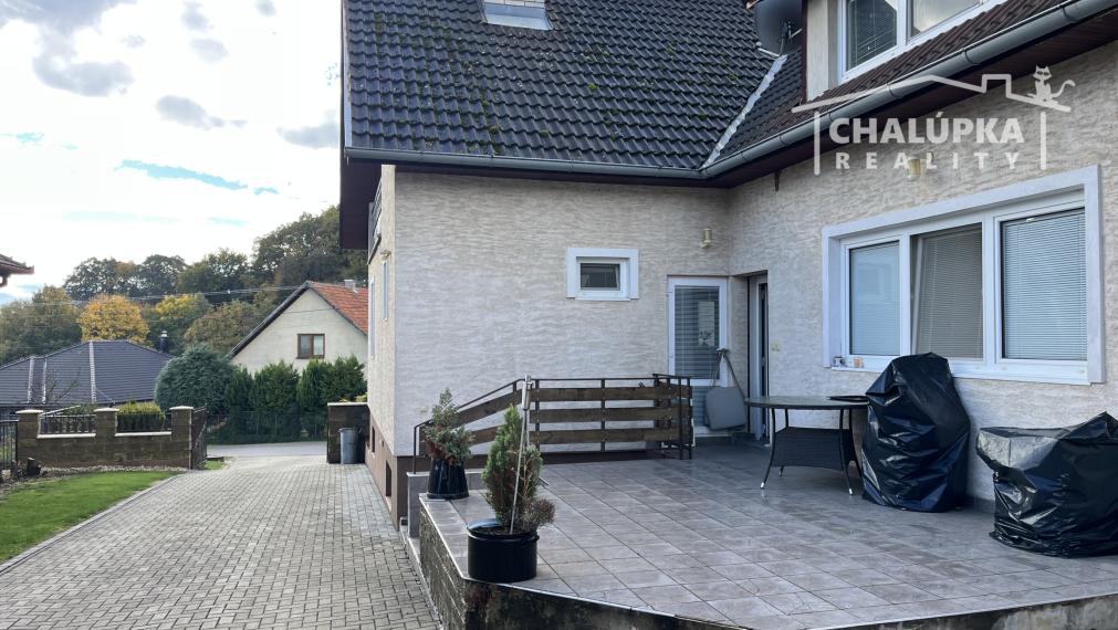 Rodinný dom 6+1 s garážou, 2-prístreškom a krásnym 2066 m2 pozemkom, Dubodiel