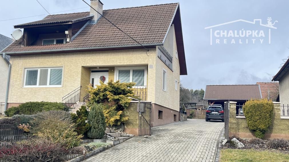 Rodinný dom 6+1 s garážou, 2-prístreškom a krásnym 2066 m2 pozemkom, Dubodiel