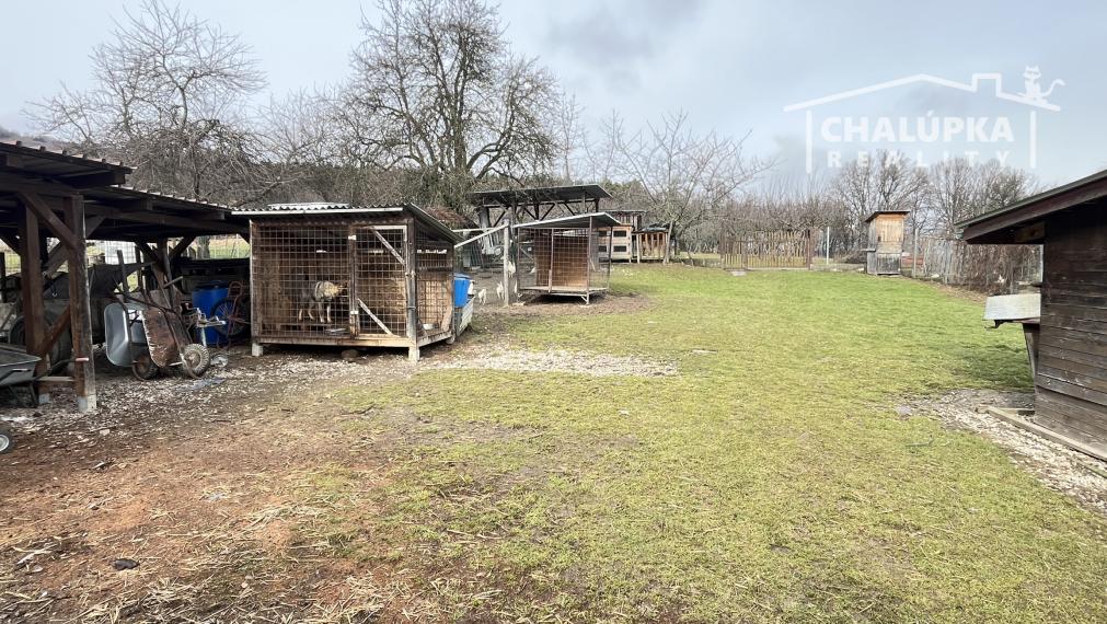 Rodinný dom 6+1 s garážou, 2-prístreškom a krásnym 2066 m2 pozemkom, Dubodiel