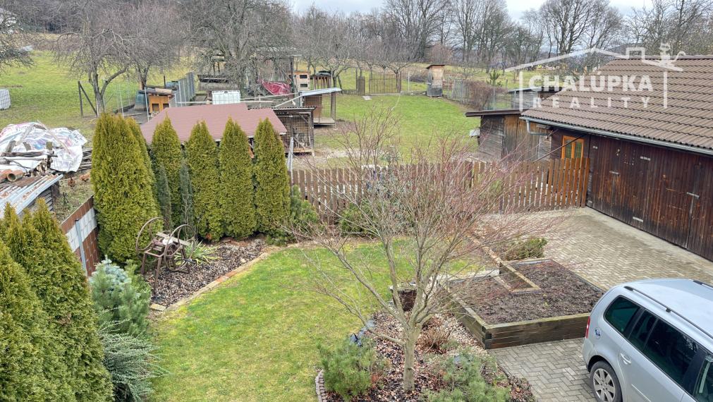 Rodinný dom 6+1 s garážou, 2-prístreškom a krásnym 2066 m2 pozemkom, Dubodiel