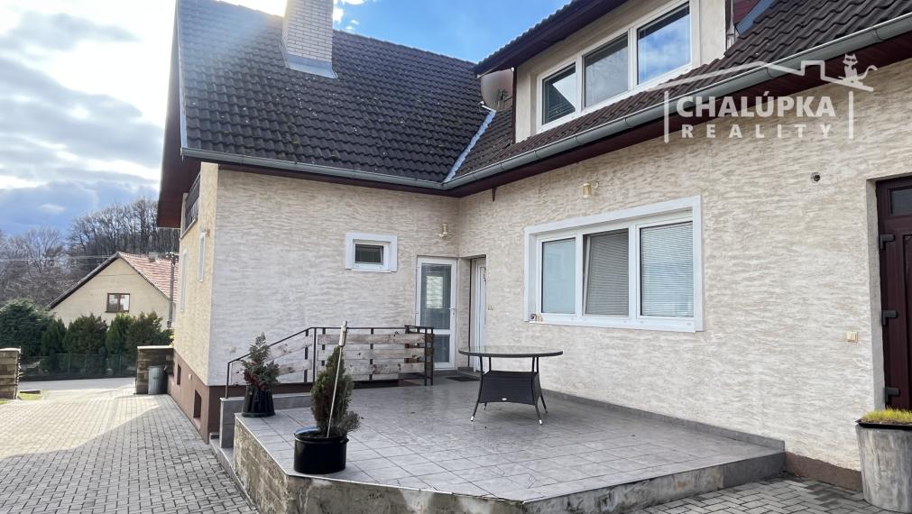 Rodinný dom 6+1 s garážou, 2-prístreškom a krásnym 2066 m2 pozemkom, Dubodiel