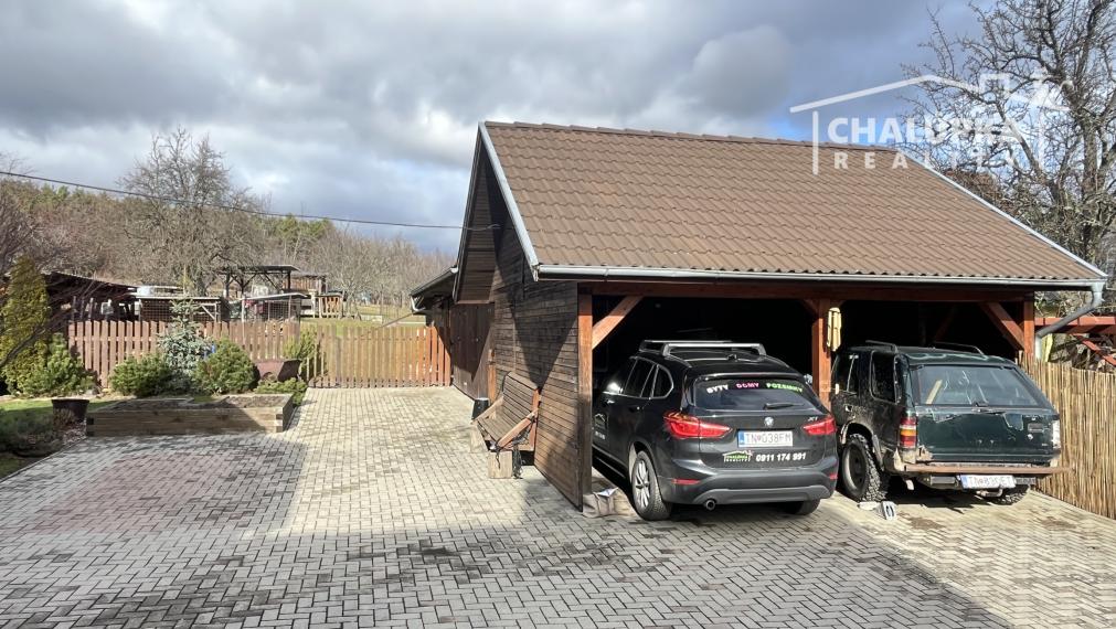 Rodinný dom 6+1 s garážou, 2-prístreškom a krásnym 2066 m2 pozemkom, Dubodiel