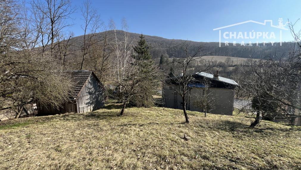 Veľký dom 7+1 s garážou a 1784 m2 pozemkom v Prašníku pri Piešťanoch