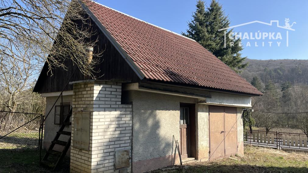 Veľký dom 7+1 s garážou a 1784 m2 pozemkom v Prašníku pri Piešťanoch