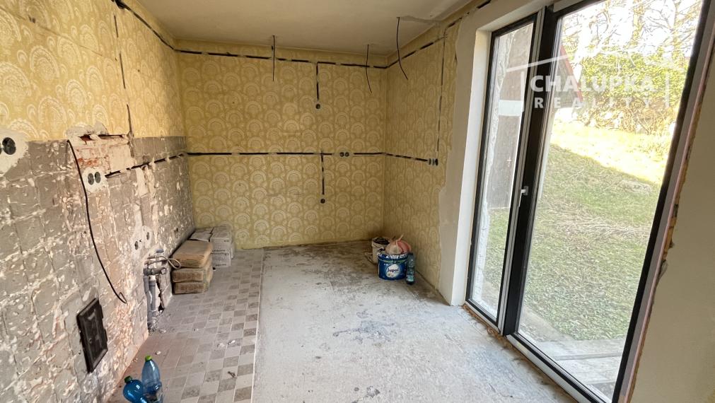 Veľký dom 7+1 s garážou a 1784 m2 pozemkom v Prašníku pri Piešťanoch