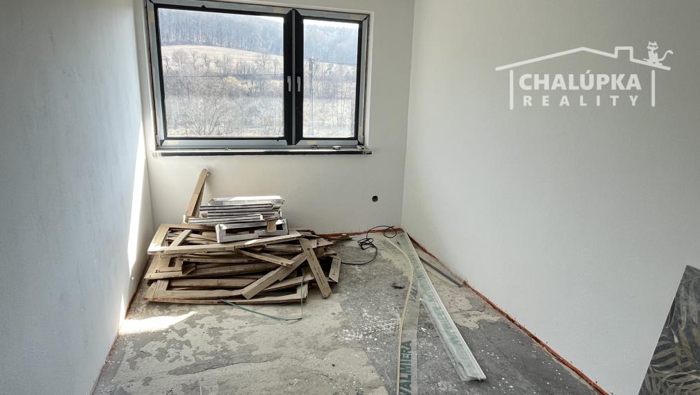 Veľký dom 7+1 s garážou a 1784 m2 pozemkom v Prašníku pri Piešťanoch