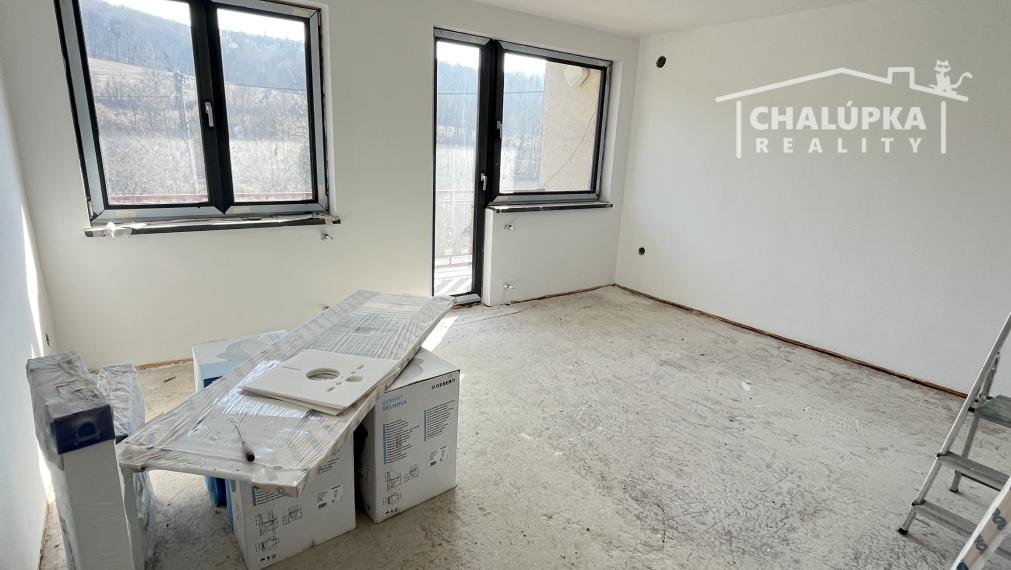 Veľký dom 7+1 s garážou a 1784 m2 pozemkom v Prašníku pri Piešťanoch