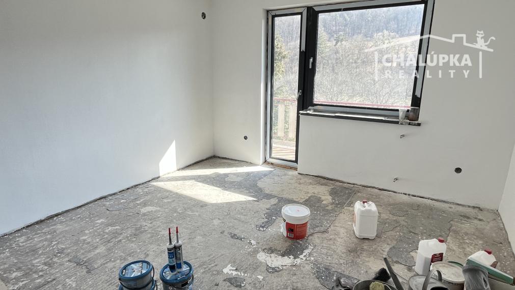 Veľký dom 7+1 s garážou a 1784 m2 pozemkom v Prašníku pri Piešťanoch