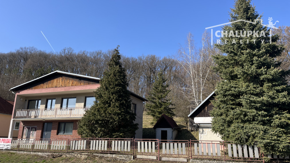 Veľký dom 7+1 s garážou a 1784 m2 pozemkom v Prašníku pri Piešťanoch