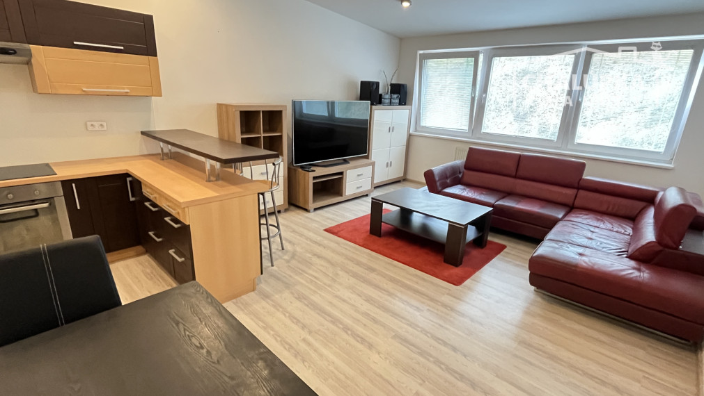 Na prenájom: Zariadený 2-izbový byt v centre Trenčína