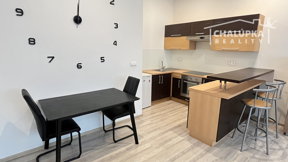 Na prenájom: Zariadený 2-izbový byt v centre Trenčína