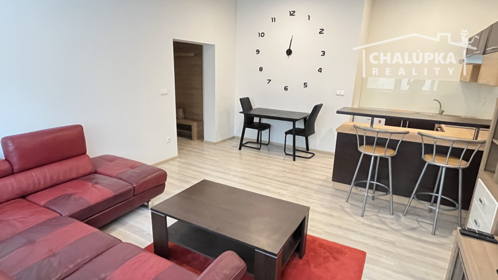 Na prenájom: Zariadený 2-izbový byt v centre Trenčína