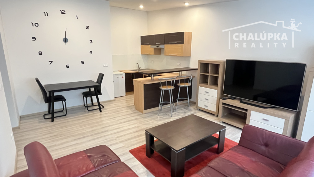 Na prenájom: Zariadený 2-izbový byt v centre Trenčína