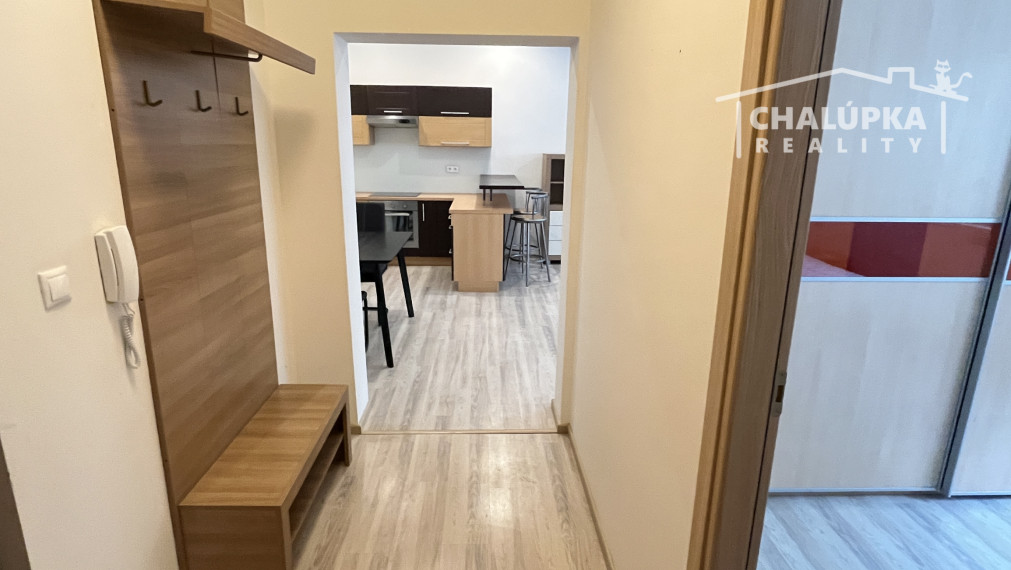 Na prenájom: Zariadený 2-izbový byt v centre Trenčína