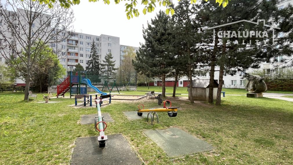 Zariadený 3-izbový byt s lodžiou 69 m2 na ul. J. Hollého v Trenčíne