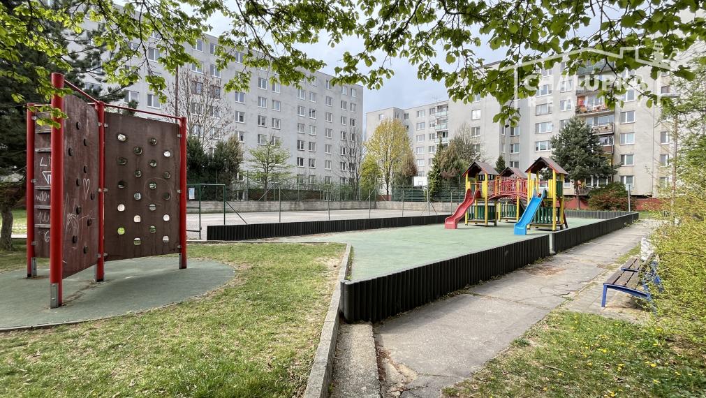 Zariadený 3-izbový byt s lodžiou 69 m2 na ul. J. Hollého v Trenčíne