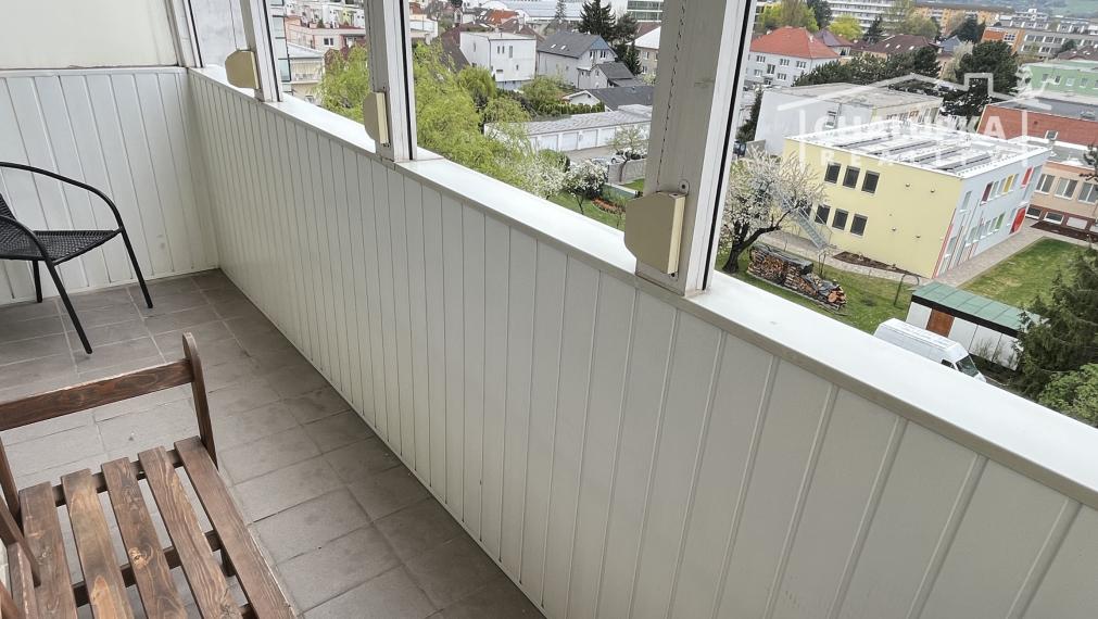 Zariadený 3-izbový byt s lodžiou 69 m2 na ul. J. Hollého v Trenčíne