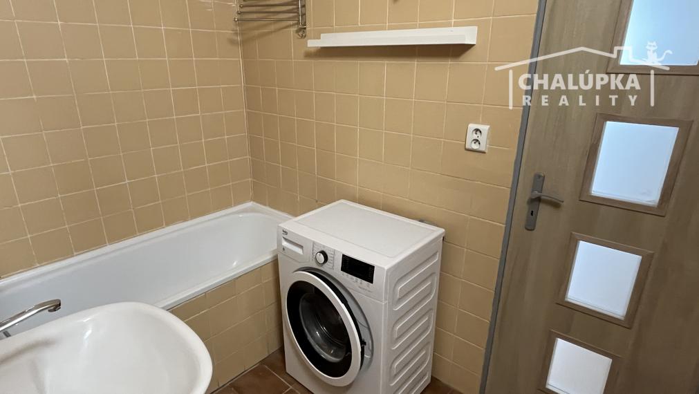 Zariadený 3-izbový byt s lodžiou 69 m2 na ul. J. Hollého v Trenčíne