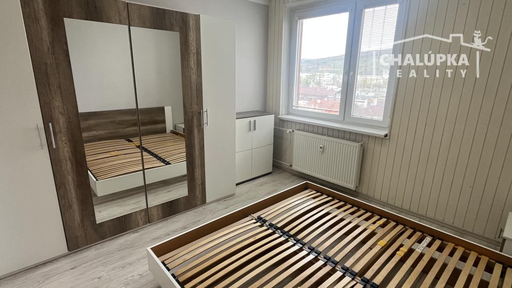 Zariadený 3-izbový byt s lodžiou 69 m2 na ul. J. Hollého v Trenčíne