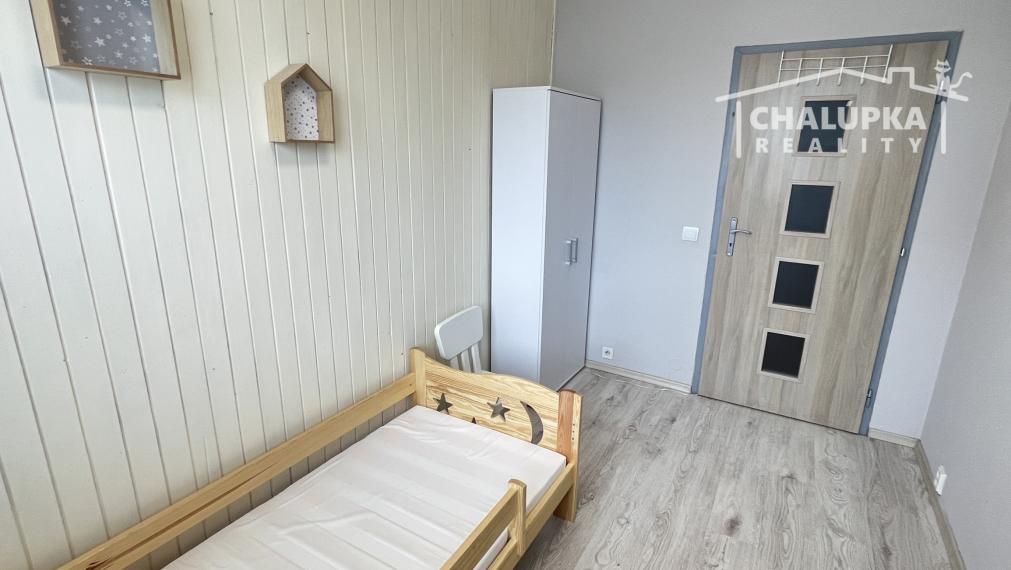 Zariadený 3-izbový byt s lodžiou 69 m2 na ul. J. Hollého v Trenčíne