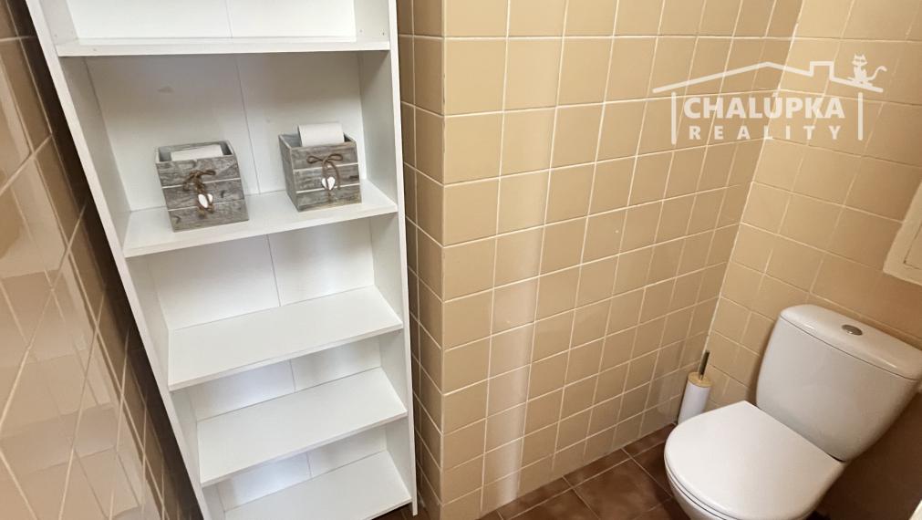 Zariadený 3-izbový byt s lodžiou 69 m2 na ul. J. Hollého v Trenčíne