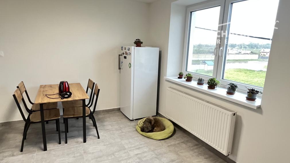 2-izbový byt 82 m2 so záhradou 337 m2 a 3 dielňami, Kostolná-Záriečie pri Trenčíne