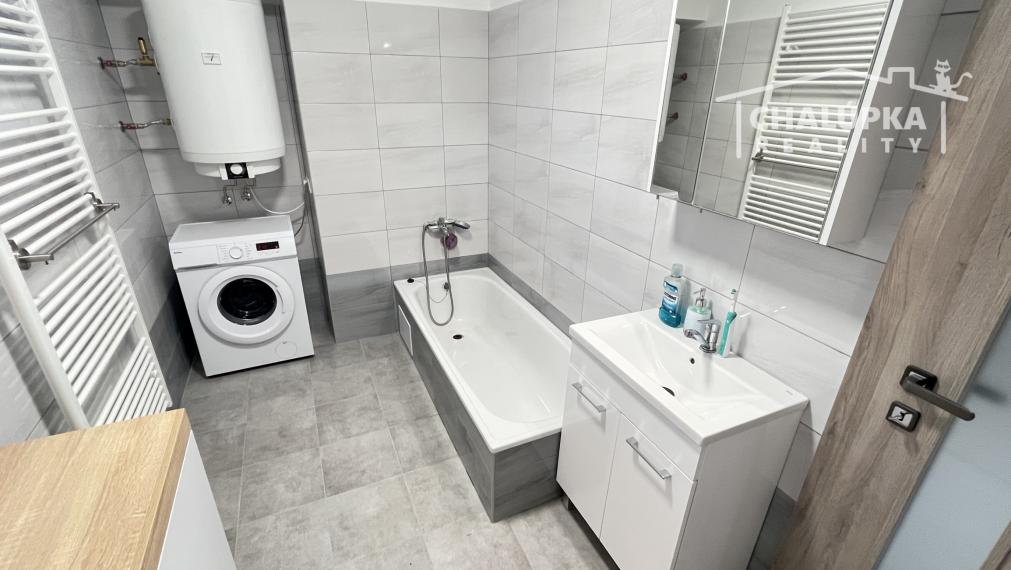 2-izbový byt 82 m2 so záhradou 337 m2 a 3 dielňami, Kostolná-Záriečie pri Trenčíne