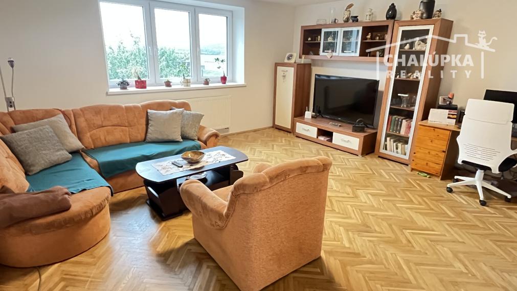 2-izbový byt 82 m2 so záhradou 337 m2 a 3 dielňami, Kostolná-Záriečie pri Trenčíne