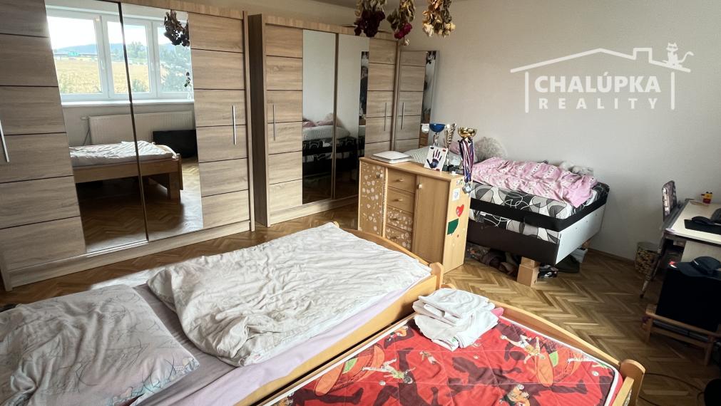 2-izbový byt 82 m2 so záhradou 337 m2 a 3 dielňami, Kostolná-Záriečie pri Trenčíne