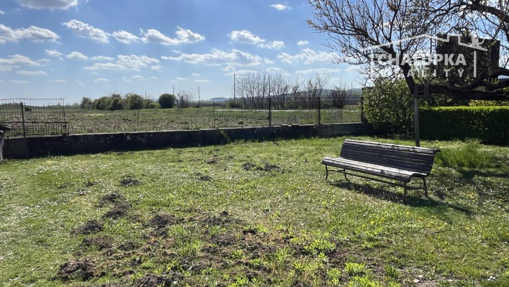 2-izbový byt 82 m2 so záhradou 337 m2 a 3 dielňami, Kostolná-Záriečie pri Trenčíne