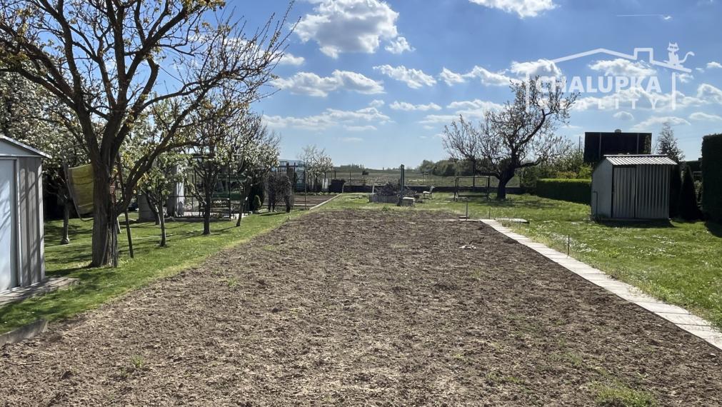 2-izbový byt 82 m2 so záhradou 337 m2 a 3 dielňami, Kostolná-Záriečie pri Trenčíne