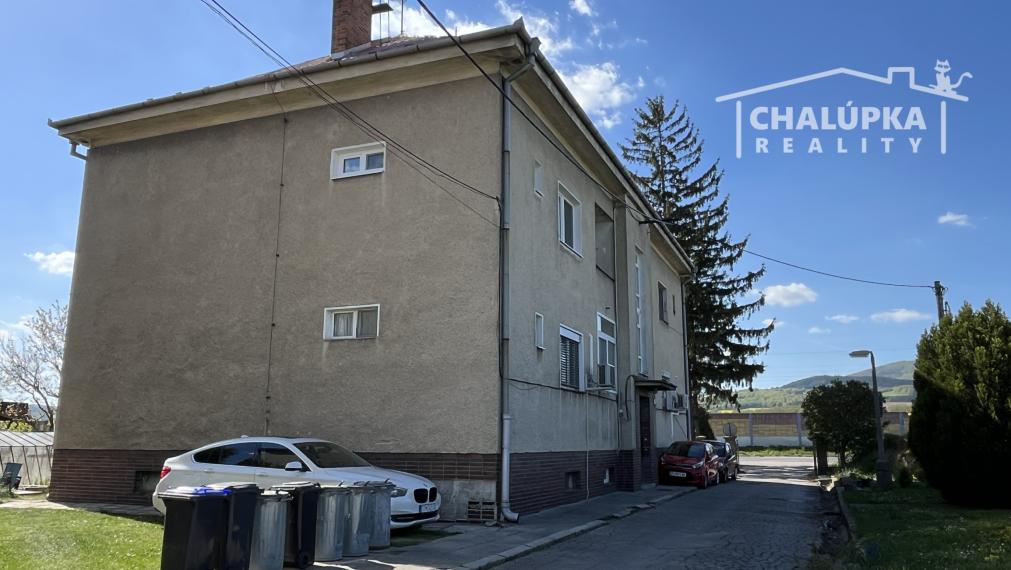 2-izbový byt 82 m2 so záhradou 337 m2 a 3 dielňami, Kostolná-Záriečie pri Trenčíne