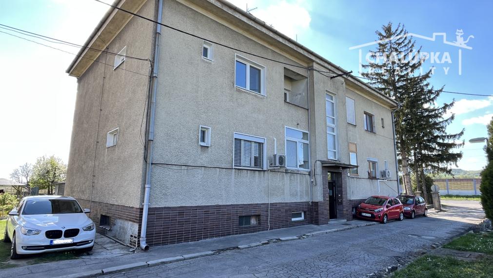 2-izbový byt 82 m2 so záhradou 337 m2 a 3 dielňami, Kostolná-Záriečie pri Trenčíne